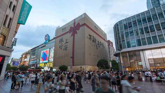 上海南京东路步行街人来人往