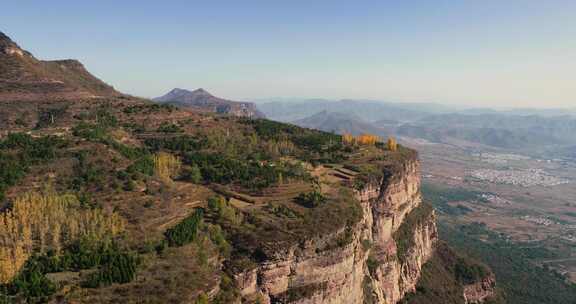 太行山峡谷山峰断崖林州市区杨树林航拍