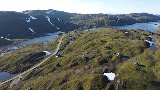 美丽的鸟瞰从山顶Vikafjell-小屋和休闲住宅在雄伟的景观