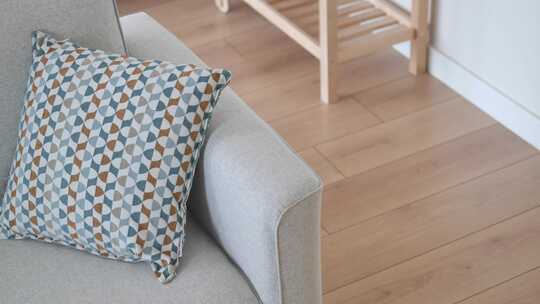 室内沙发及抱枕特写