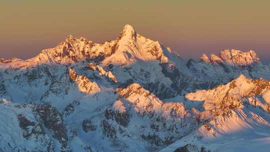 航拍梅里雪山