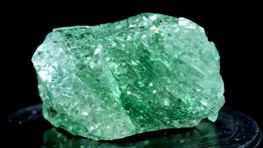 绿色矿石特写