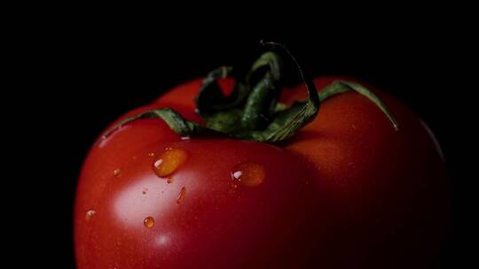 番茄上的水滴
