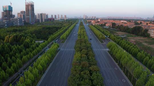 城市道路夕阳