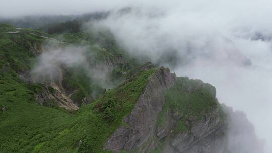 航拍大自然清晨高山云雾