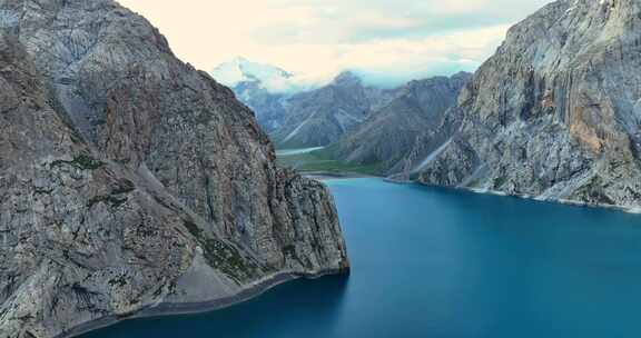 新疆北疆夏季乌孙古道天堂湖高空航拍