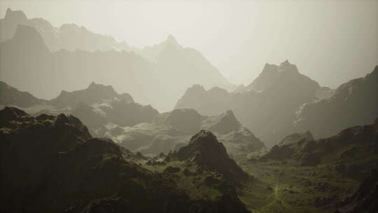 迷雾笼罩的神秘山脉