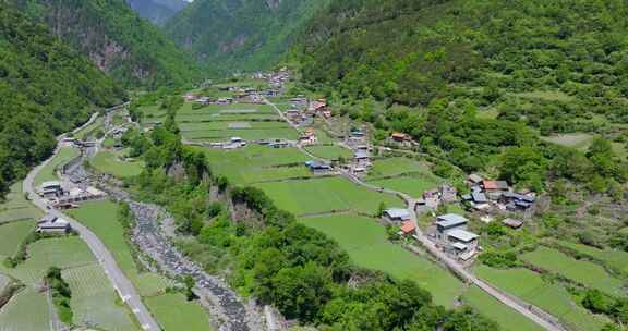 川西阿坝州山谷乡村航拍