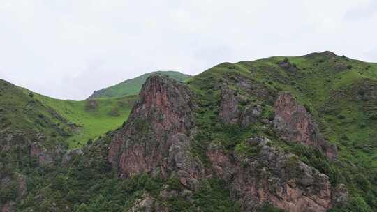 阿坝甘南风光草原石山地貌云海美丽环境航拍