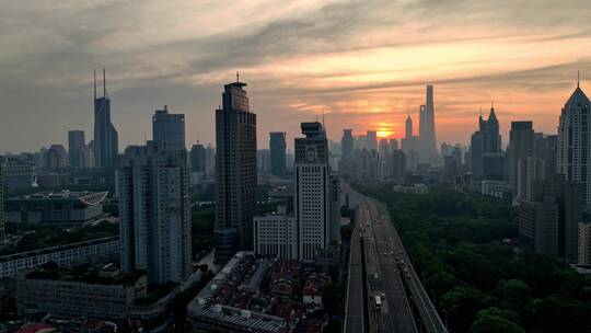 上海外滩陆家嘴日出夏季火烧云朝霞视频素材模板下载