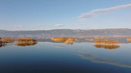 航拍自然高原湖泊