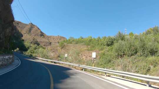 山间蜿蜒公路风景