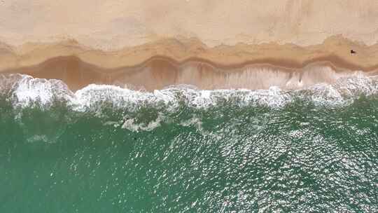 海浪沙滩