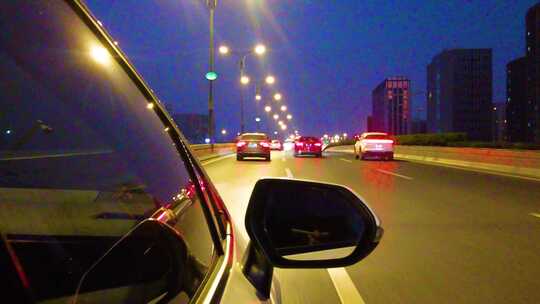 城市夜晚汽车在马路上行驶夜景视频素材