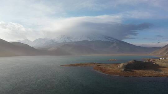 新疆帕米尔高原慕士塔格峰雪山风光