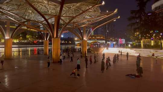 城市夜景高楼建筑摇居民广场舞九眼桥