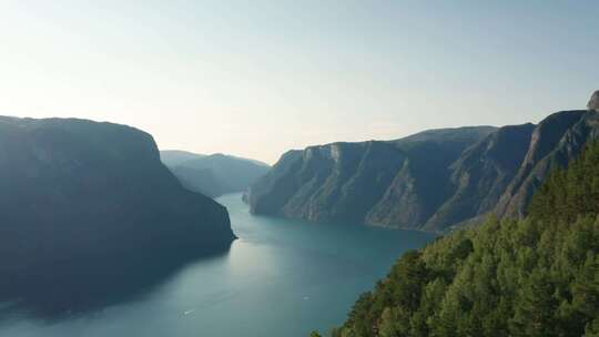 挪威，峡湾，悬崖，树木