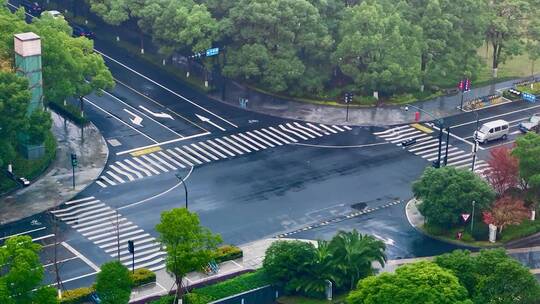 雨后杭州城市交通十字口