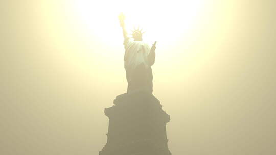 阳光下的自由女神像