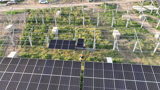 太阳能光伏面板建设安装工地航拍 近景环绕