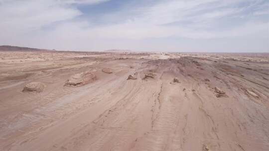 航拍火星般的沙漠地貌视频素材模板下载