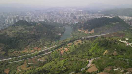 从远山眺望城市航拍