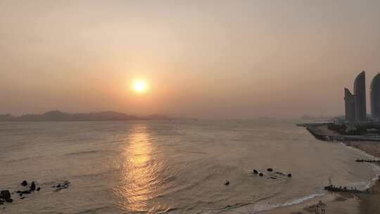 航拍厦门演武大桥白城沙滩鼓浪屿夕阳风光视频素材模板下载