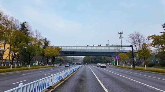 城市马路沿途风景开车第一视角道路公路视频