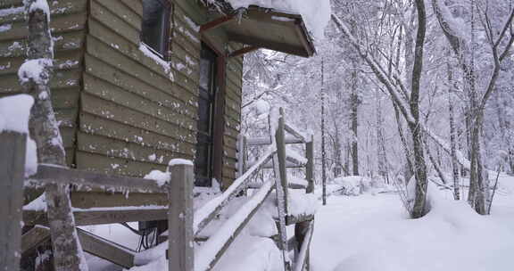 长白山雪岭木屋