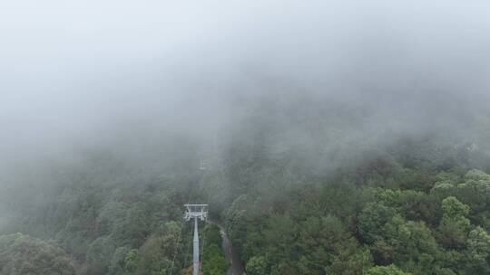 雨后森林缆车航拍雾天山林观光索道