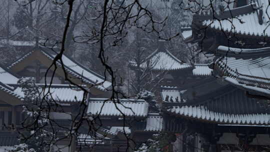 杭州径山寺中式古建筑寺庙雪景