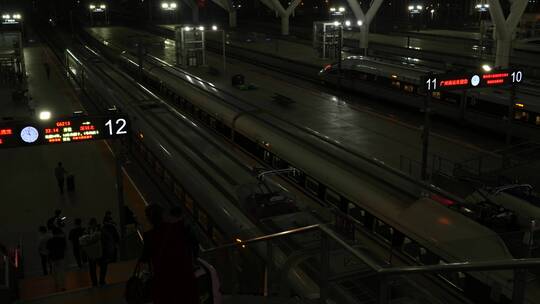 夜晚的高铁站视频素材模板下载