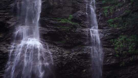 森林高山流水瀑布山水自然风景山峰岩石流水