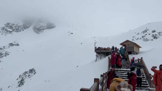 玉龙雪山上的雪景