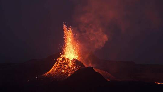 火山口喷发