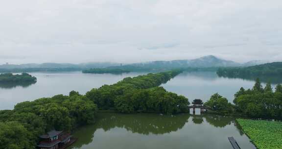 杭州西湖烟雨苏堤三潭印月雷峰塔