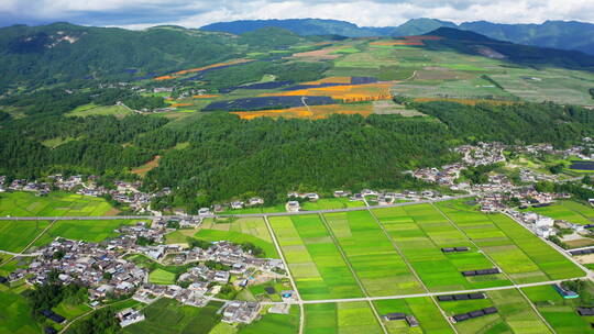 夏天绿色的乡村田园大地