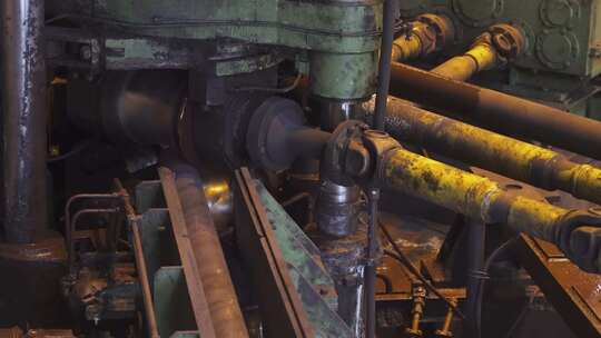 钢管生产钢管旋转轴的压接成型工艺