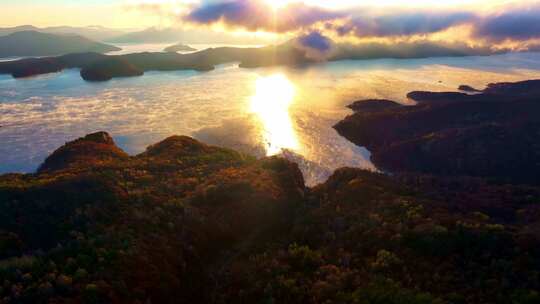 辽宁桓仁五女山桓龙湖秋天风景