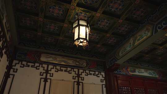 中式风格花纹的木质房屋顶部空镜视频素材模板下载
