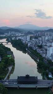 竖屏航拍福建泰宁城市晚霞夕阳