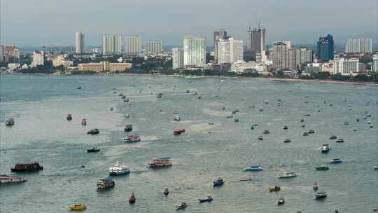 漂浮在海上的许多船只的俯视图时间流逝泰国