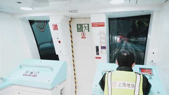 地铁在隧道中行驶视频素材模板下载