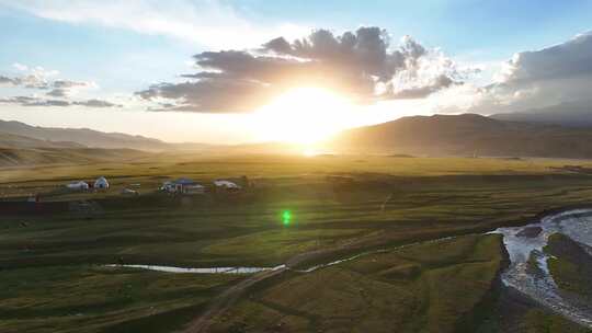 夕阳下的蒙古包视频素材模板下载