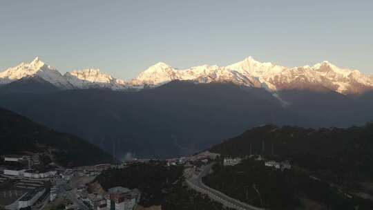 4K航拍云南德钦县梅里雪山日照金山