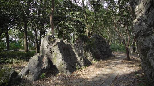 杭州凤凰山景区排衙石诗刻