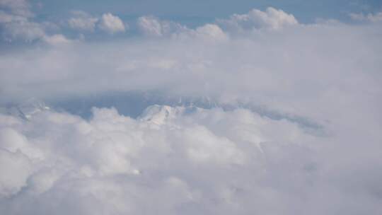 飞机窗外高空云层云雾