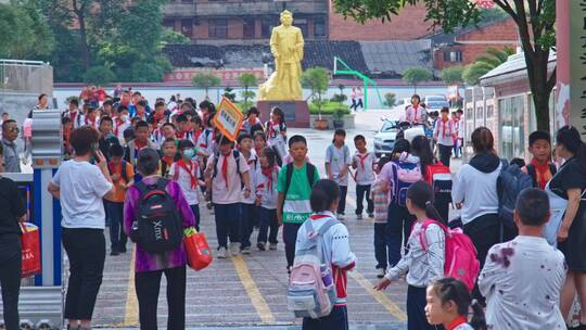 4k实拍小学生放学 4视频素材模板下载