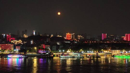 航拍武汉黄鹤楼夜景，明月相照