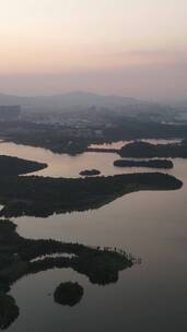 夕阳下的东莞松山湖